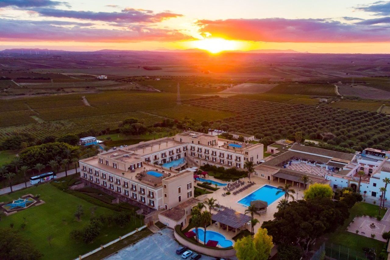 Almar Giardino Di Costanza Resort & Spa مازارا ديل فالو المظهر الخارجي الصورة